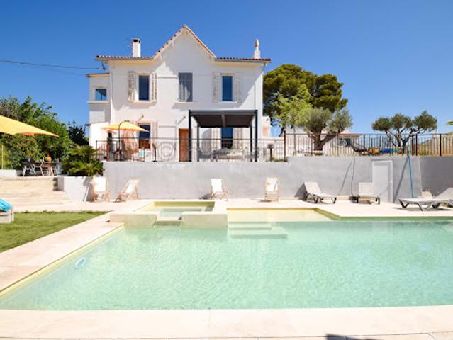 Appartement avec terrasse et piscine