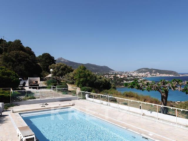 Appartement avec terrasse et piscine