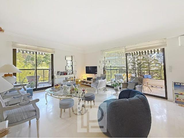 Appartement avec terrasse et piscine