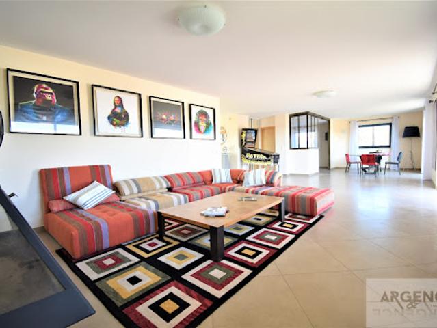 Appartement avec terrasse et piscine