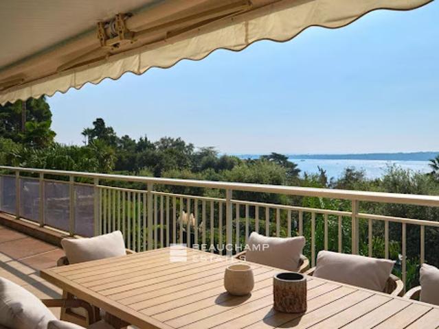 Appartement avec terrasse et piscine