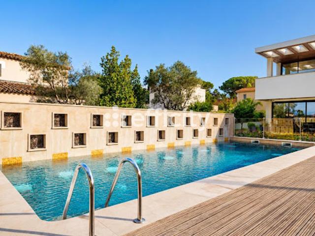 Appartement avec terrasse et piscine