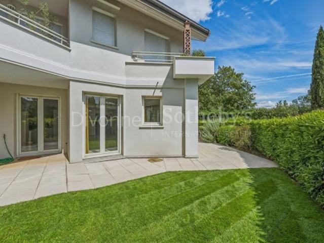 Appartement avec terrasse et piscine