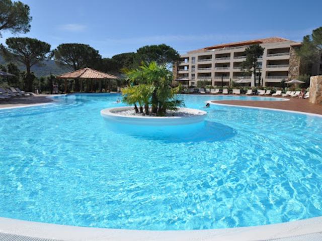 Appartement avec terrasse et piscine