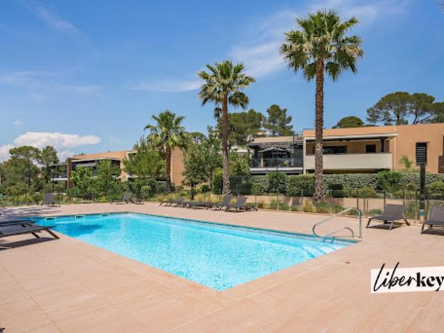 Appartement avec terrasse et piscine