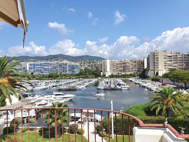 Appartement avec terrasse et piscine
