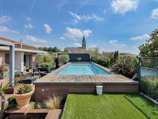 Appartement avec terrasse et piscine