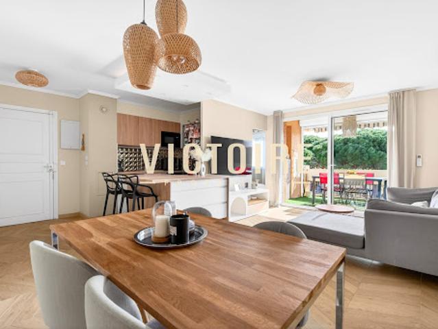 Appartement avec terrasse et piscine