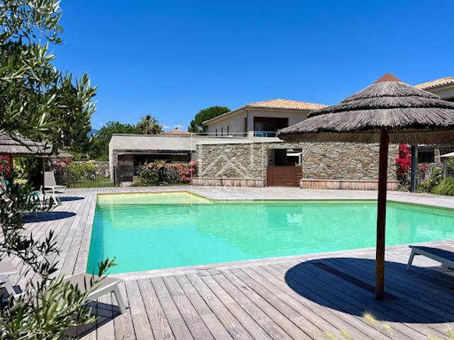 Appartement avec terrasse et piscine