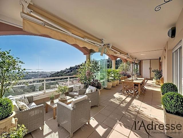 Appartement avec terrasse et piscine