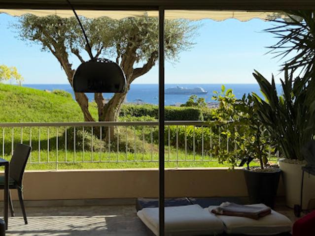 Appartement avec terrasse et piscine