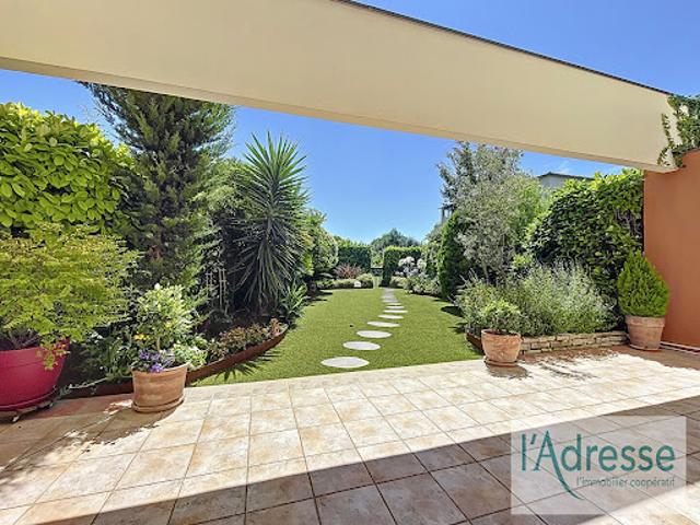 Appartement avec terrasse et piscine