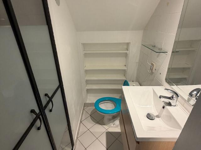 Appartement avec terrasse et staitoonnemrnt Chandelles Coulombs
