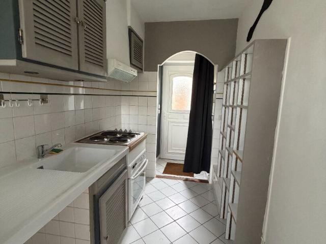 Appartement avec terrasse et staitoonnemrnt Chandelles Coulombs