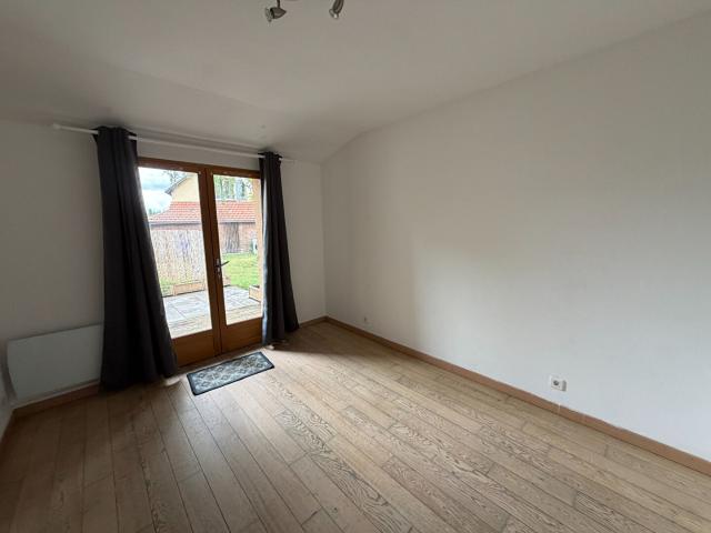 Appartement avec terrasse et staitoonnemrnt Chandelles Coulombs