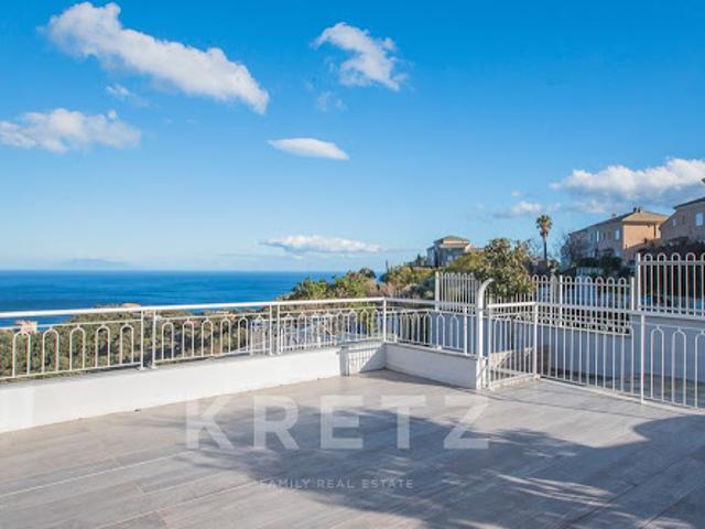 Appartement avec terrasse en bord de mer
