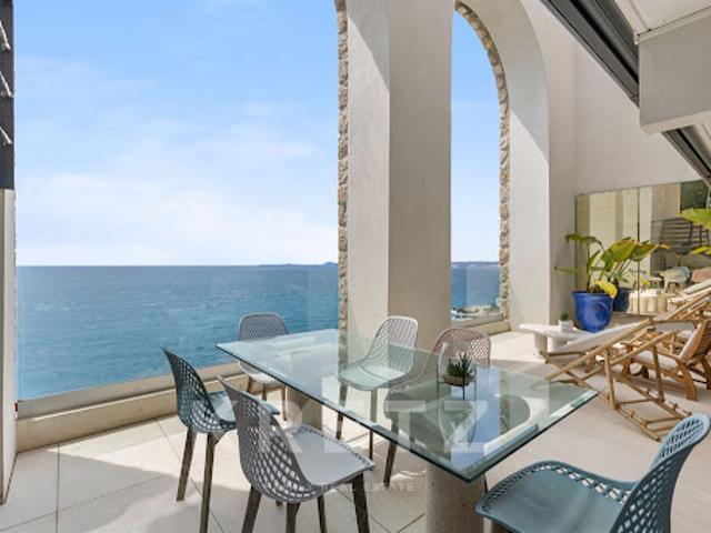 Appartement avec terrasse en bord de mer
