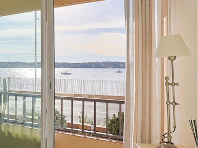 Appartement avec terrasse en bord de mer