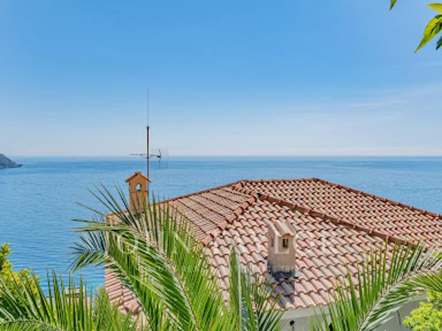 Appartement avec terrasse en bord de mer