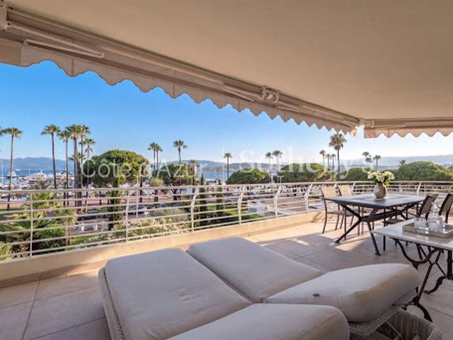Appartement avec terrasse en bord de mer