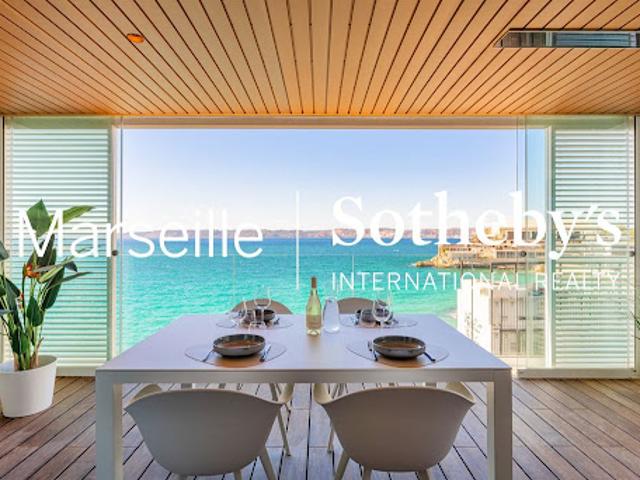 Appartement avec terrasse en bord de mer