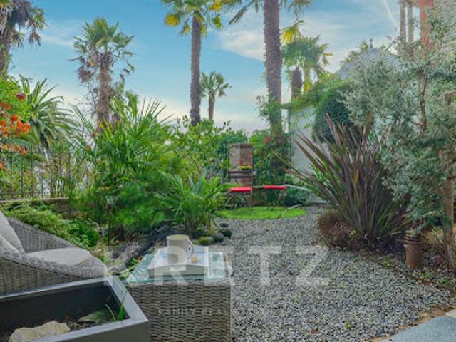 Appartement avec terrasse en bord de mer