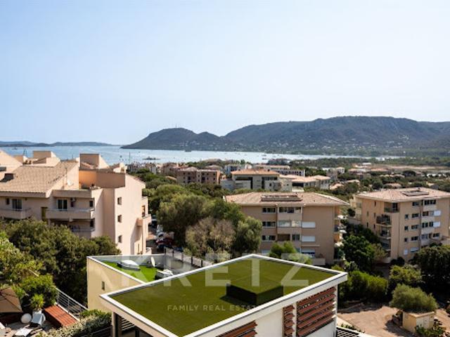 Appartement avec terrasse en bord de mer