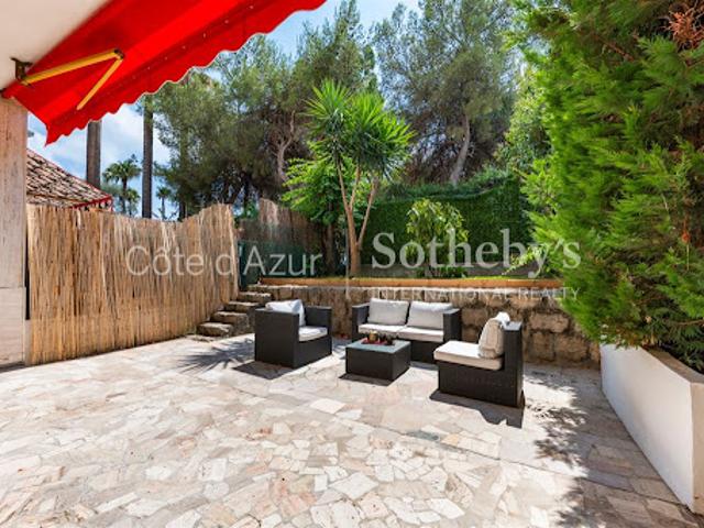 Appartement avec terrasse en bord de mer