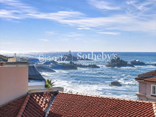 Appartement avec terrasse en bord de mer