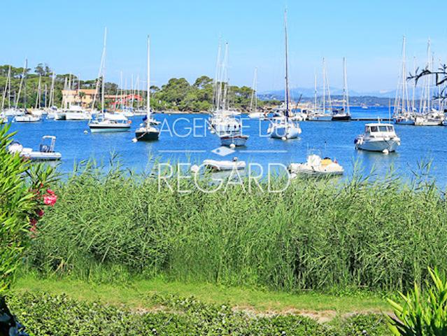 Appartement avec terrasse en bord de mer