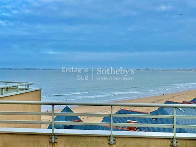 Appartement avec terrasse en bord de mer
