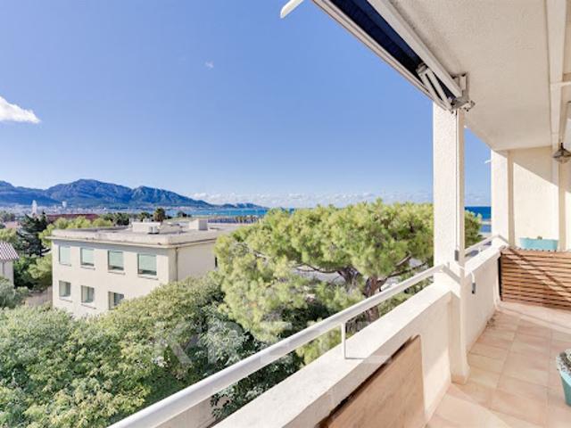 Appartement avec terrasse en bord de mer