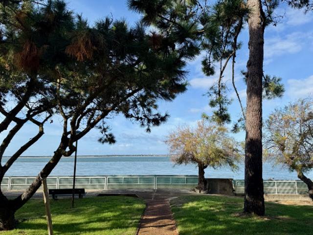 Appartement avec terrasse en bord de mer
