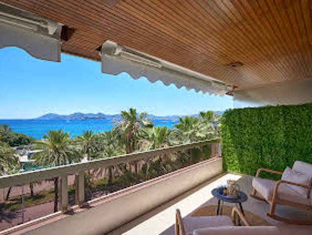 Appartement avec terrasse en bord de mer
