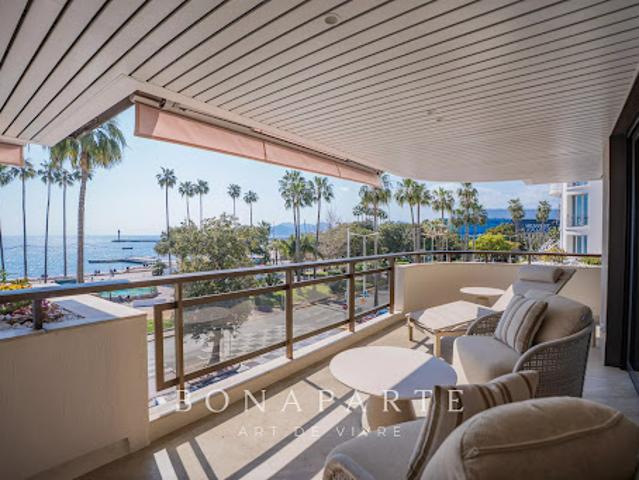 Appartement avec terrasse en bord de mer