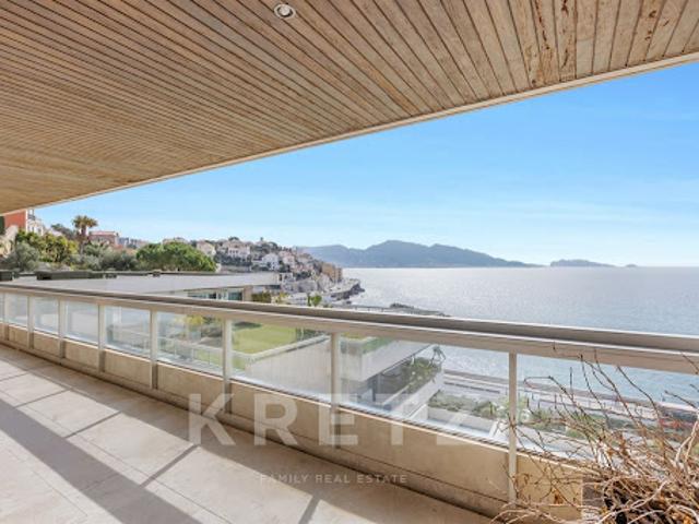 Appartement avec terrasse en bord de mer