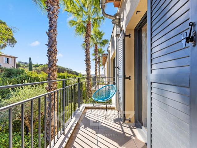 Appartement avec terrasse en bord de mer