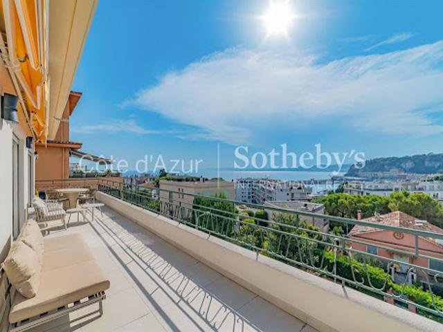 Appartement avec terrasse en bord de mer