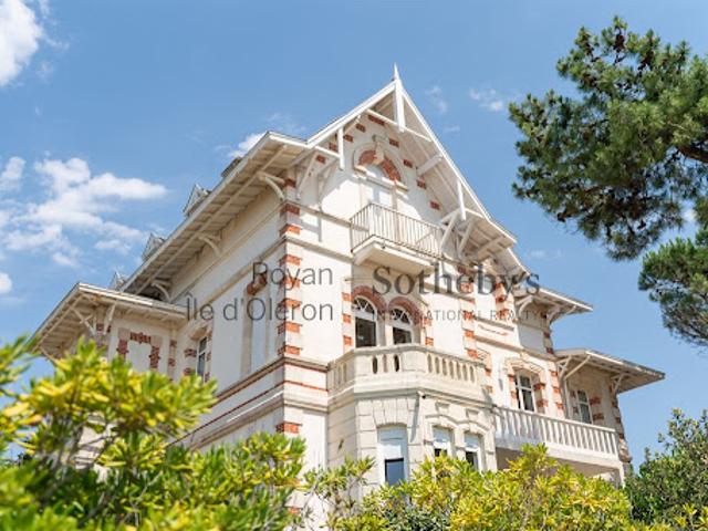 Appartement avec terrasse en bord de mer