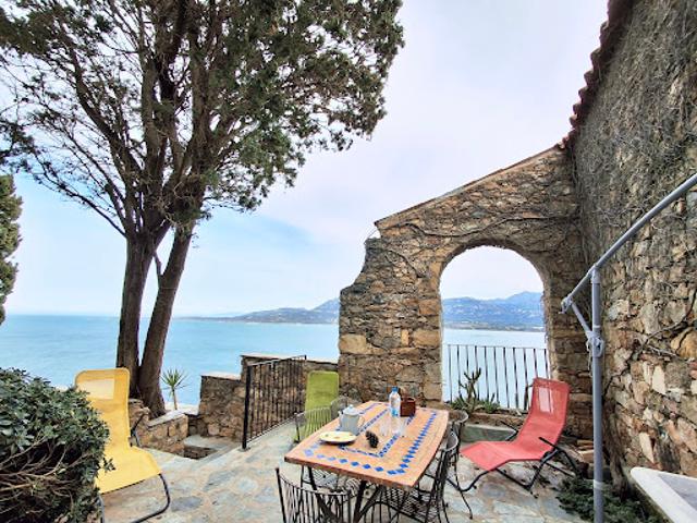 Appartement avec terrasse en bord de mer