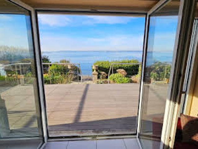 Appartement avec terrasse en bord de mer