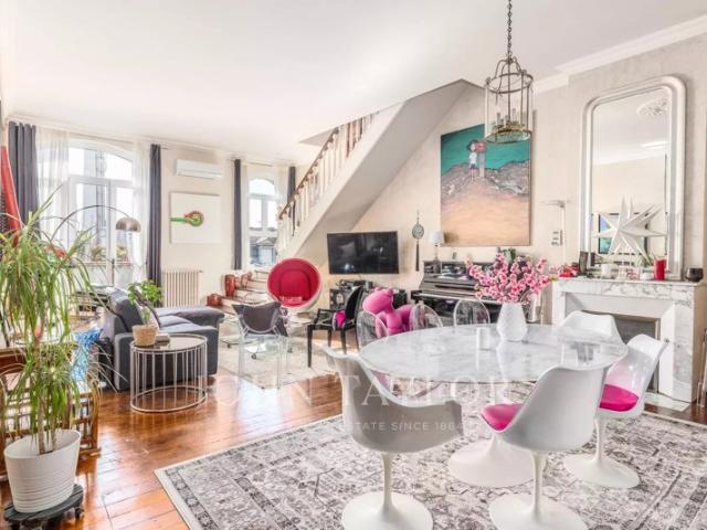 Appartement avec terrasse tropézienne et ascenseur – Quartier Chaban Delmas John Taylor Bordeaux