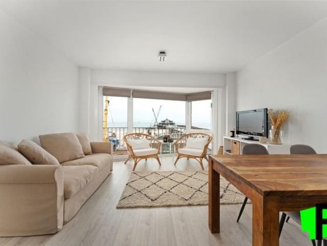 Appartement avec une vue phénoménale sur la mer