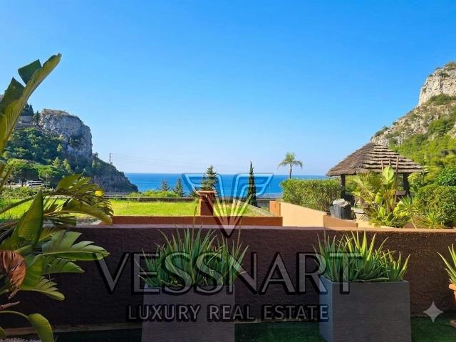 Appartement avec vue mer/village dans une residence avec pis. 120m² Eze
