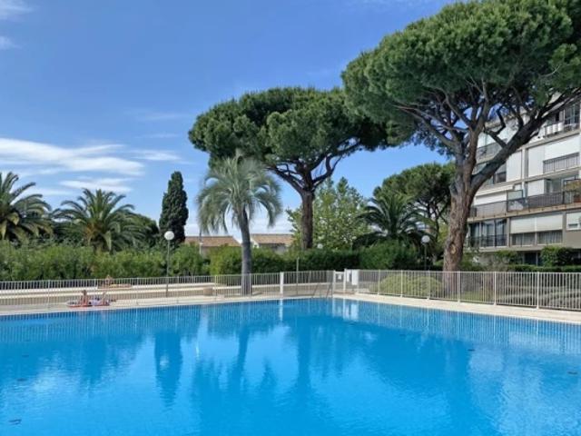 APPARTEMENT AVEC VUE MER, PISCINE, PARKING