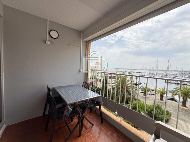 Appartement avec vue panoramique sur le port et les chalets