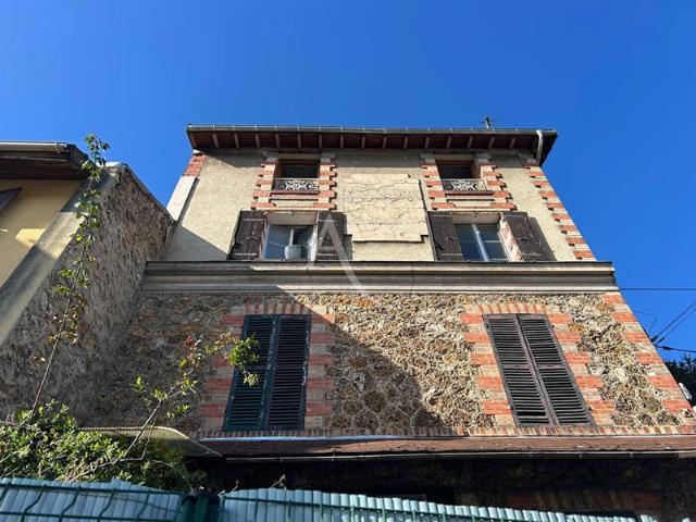 APPARTEMENT AVEC 2 CAVES ET UNE DEPENDANCE