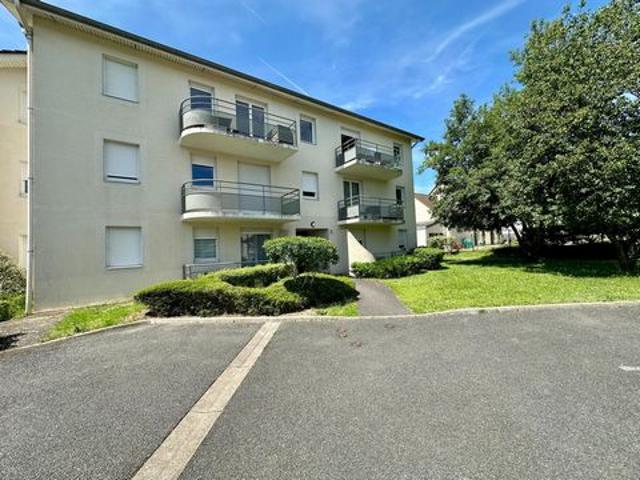 Appartement avec 2 chambres, balcon et place de parking