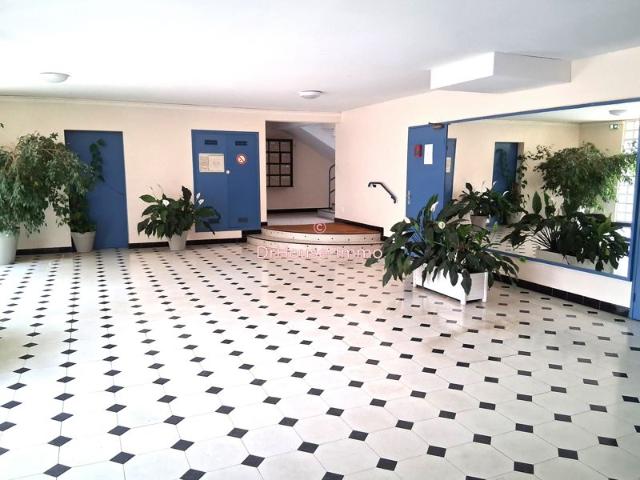 Appartement avec 2 balcons et ascenseur