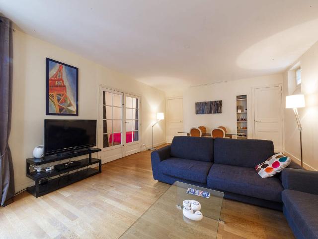 Appartement avec 3 chambres dans le 8ème arrondissement de Paris, 75008: 100 m² — #3800